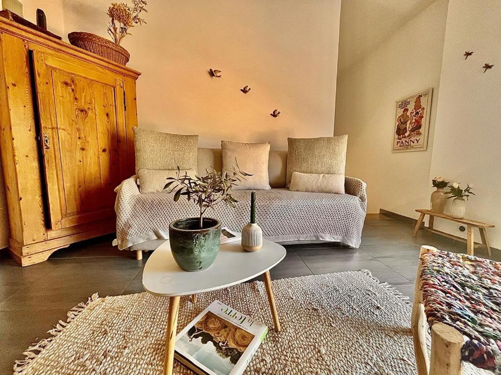 Loft Atypique Au Milieu Des Champs Daire Tourrettes Dış mekan fotoğraf